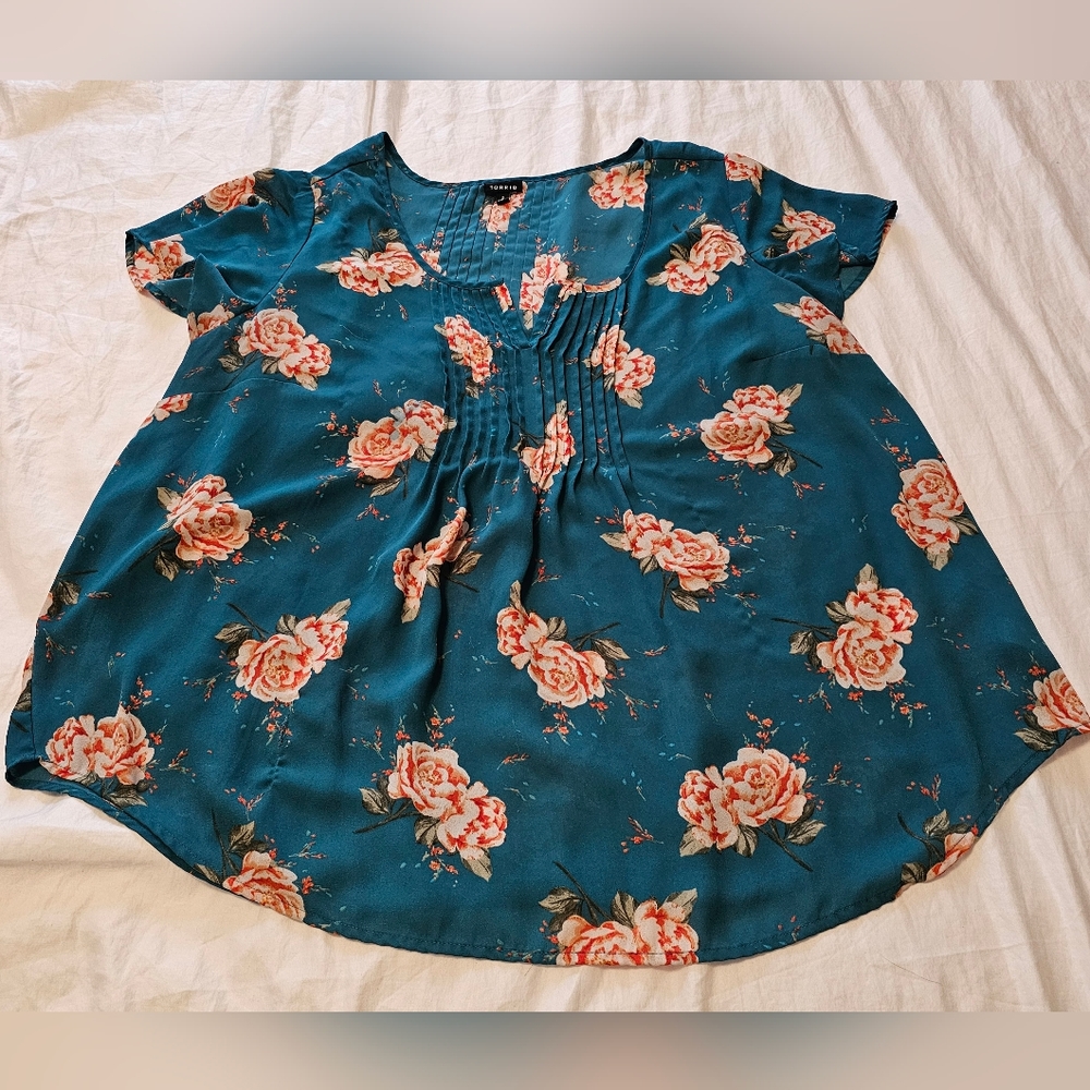 Torrid flowy size 2 blouse